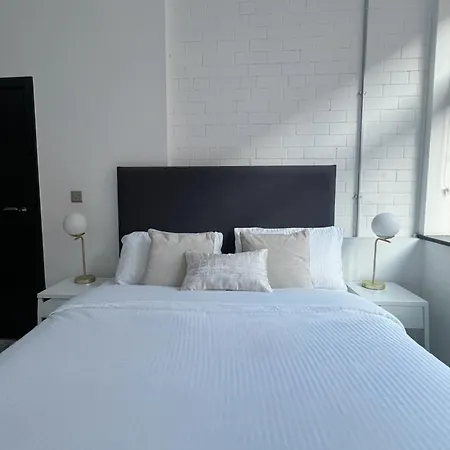 1 Bed Luxury * Leeds (West Yorkshire)