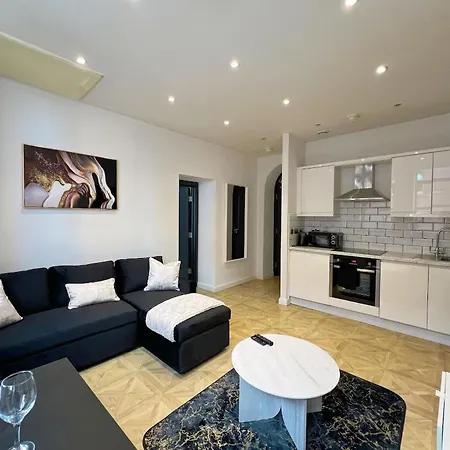 1 Bed Luxury * Leeds (West Yorkshire)